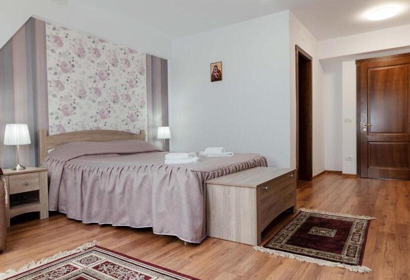 Трехместный Номер Классика, Casa Marta