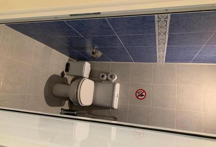 اتاق استاندارد با سرویس بهداشتی مشترک, Guest Rooms Donovi