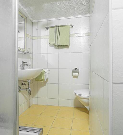 اتاق استاندارد سه نفره, Pension Berggeist
