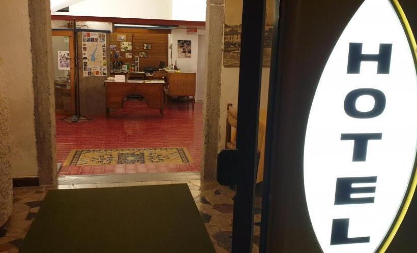 اتاق استاندارد با چشم‌انداز دریاچه, Albergo Bellavista