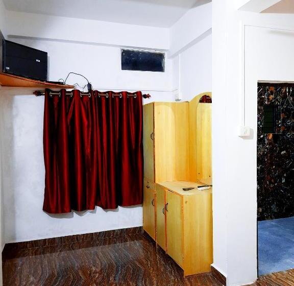 Номер Deluxe с Балконом, Om Sai Guest House