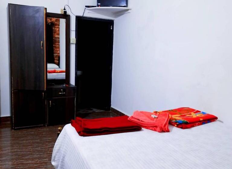 Номер Deluxe, Om Sai Guest House