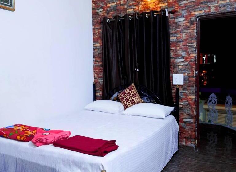 Номер Deluxe, Om Sai Guest House