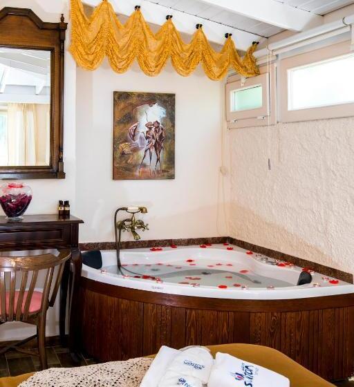 Люкс с гидромассажем, Alaçatı Sultan Konak Butik Otel ℳℛ Luxury Concept