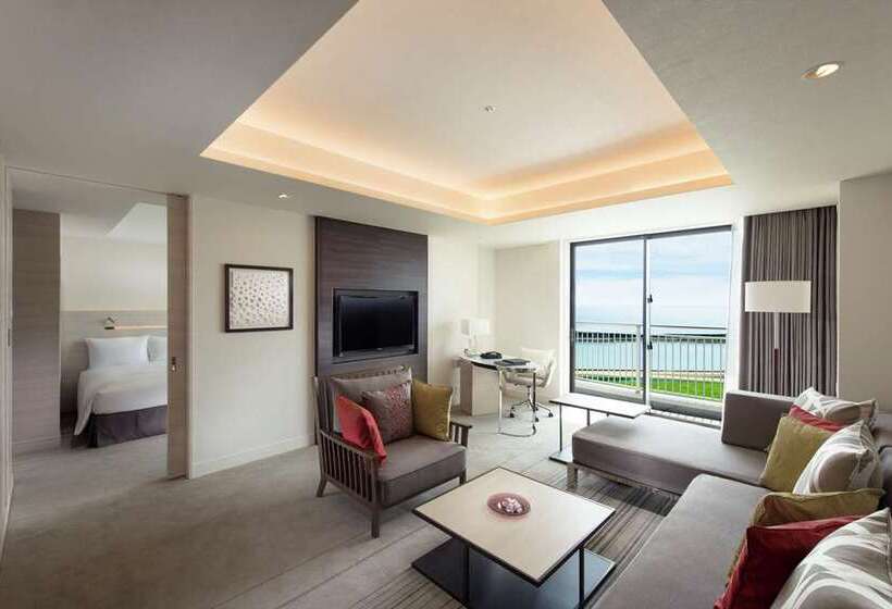 جناح, Hilton Okinawa Chatan Resort
