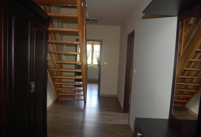 Family Suite, Ján