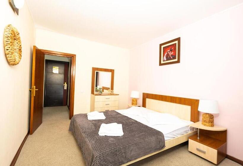 1 Bedroom Apartment Lake View, Parc