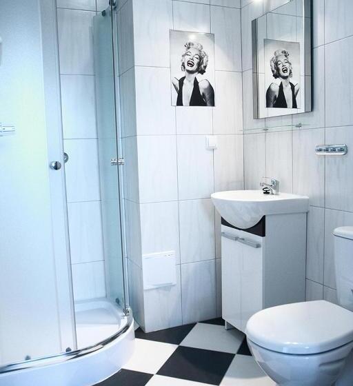 Номер Стандарт, Leo Hostel