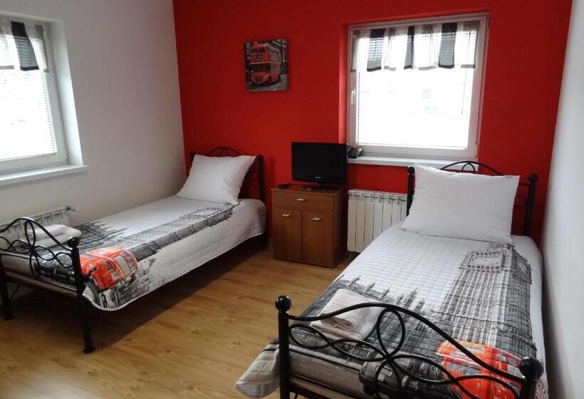 Номер Стандарт, Leo Hostel