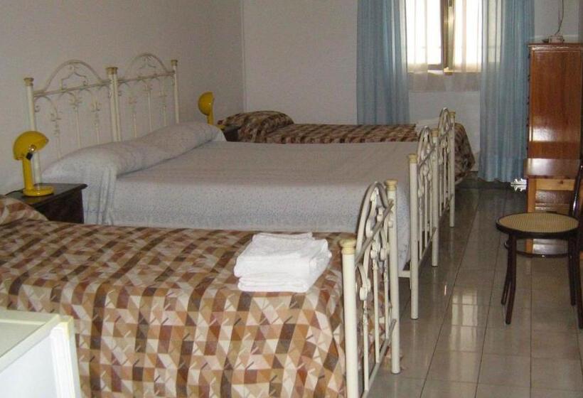 Четырехместный Номер Стандарт, Albergo Europa