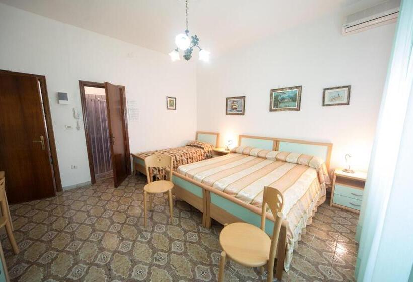 Номер Стандарт Трехместный, Albergo Europa