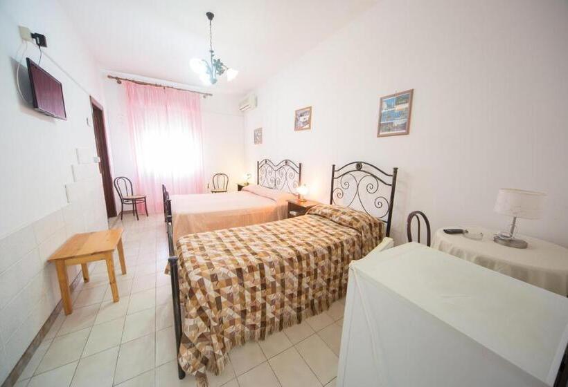 Номер Стандарт Трехместный, Albergo Europa