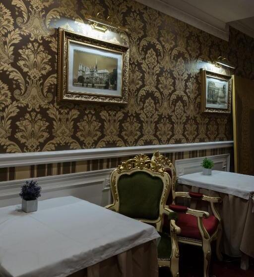 דירת חדר, De Paris