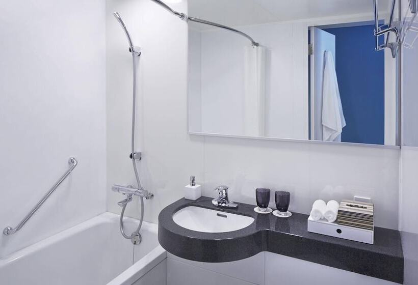 Номер Стандарт, Courtyard By Marriott Tokyo Station