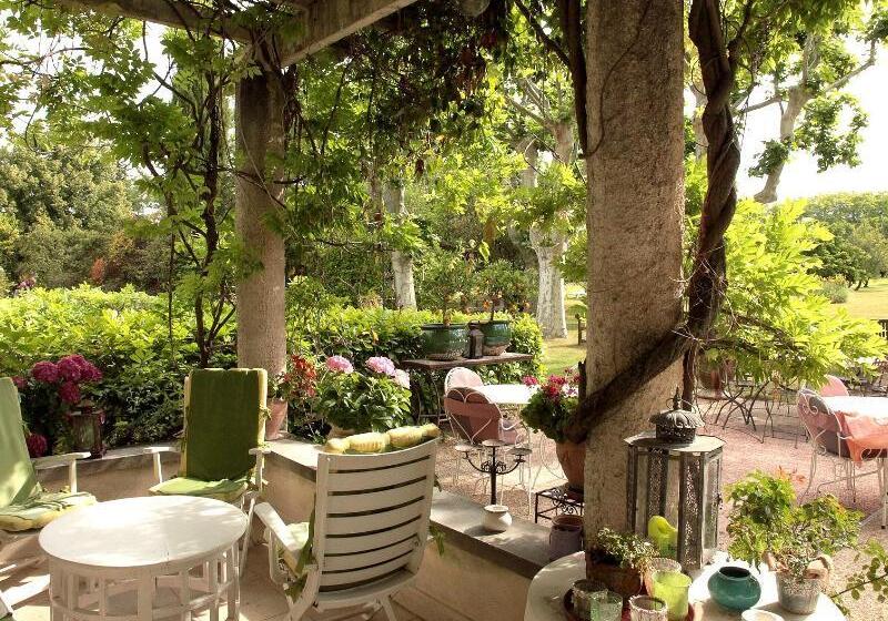اتاق استاندارد, Demeures Et Châteaux Hôtel L Hermitage