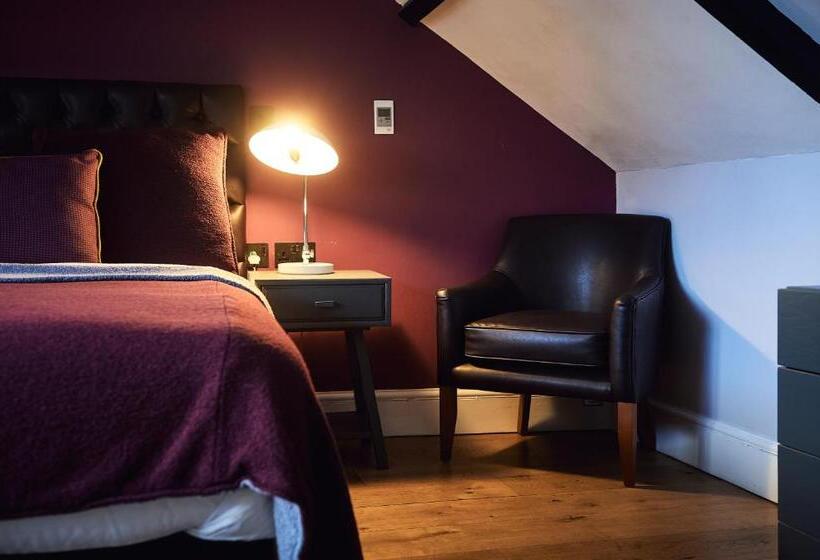 Quarto Estandar, The Brown S