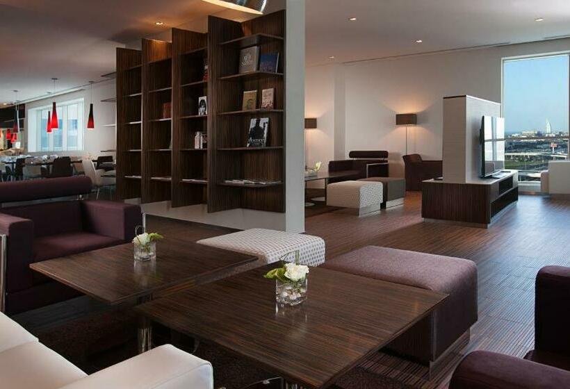 Номер Executive Кровать Кинг, Pullman Dubai Jumeirah Lakes Towers
