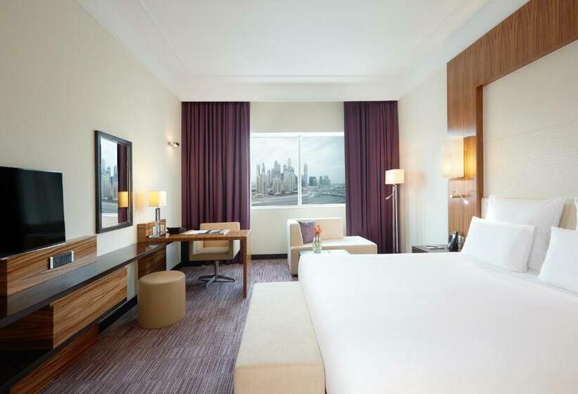 Номер Superior Кровать Кинг, Pullman Dubai Jumeirah Lakes Towers