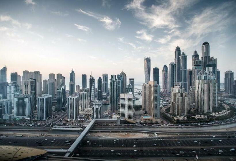 Номер Superior, Pullman Dubai Jumeirah Lakes Towers