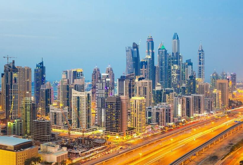 Номер Superior, Pullman Dubai Jumeirah Lakes Towers