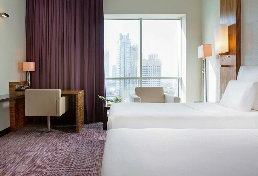 Номер Superior, Pullman Dubai Jumeirah Lakes Towers