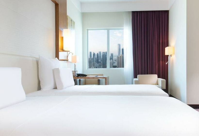 Номер Executive, Pullman Dubai Jumeirah Lakes Towers