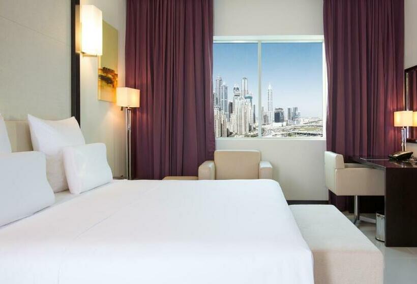 Люкс 3 Спальни, Pullman Dubai Jumeirah Lakes Towers