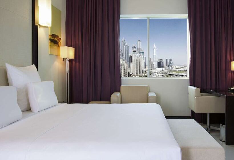 Номер Superior, Pullman Dubai Jumeirah Lakes Towers