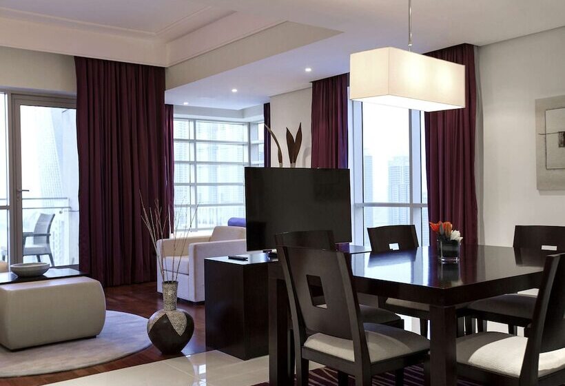 Люкс 3 Спальни, Pullman Dubai Jumeirah Lakes Towers