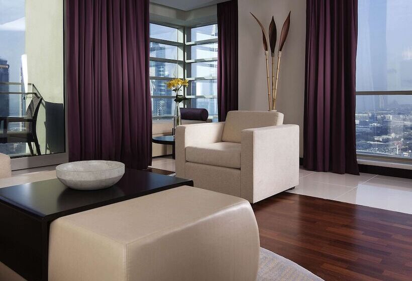 Люкс 3 Спальни, Pullman Dubai Jumeirah Lakes Towers