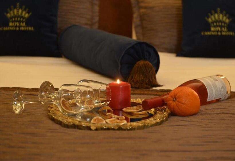 اتاق استاندارد با تخت بزرگ, Royal Casino &