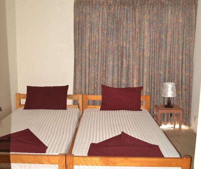 Номер Стандарт, Pink Hostel