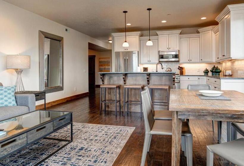 Апартаменты 3 Спальни, North Vista Haven Unit 101
