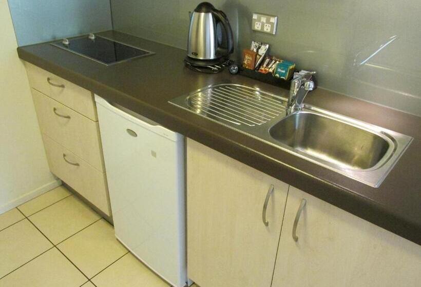 Апартаменты 2 Спальни, 166 Majestic Court Motel
