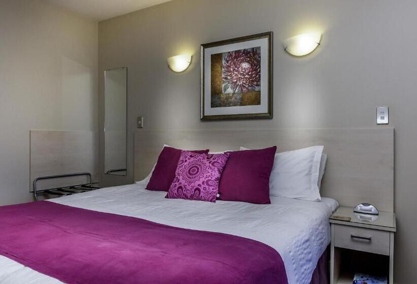 Студия Стандарт, 166 Majestic Court Motel