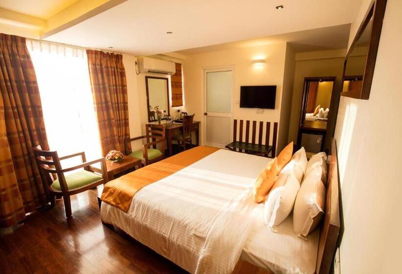 اتاق سوپریور با تخت بزرگ, Gsh Colombo