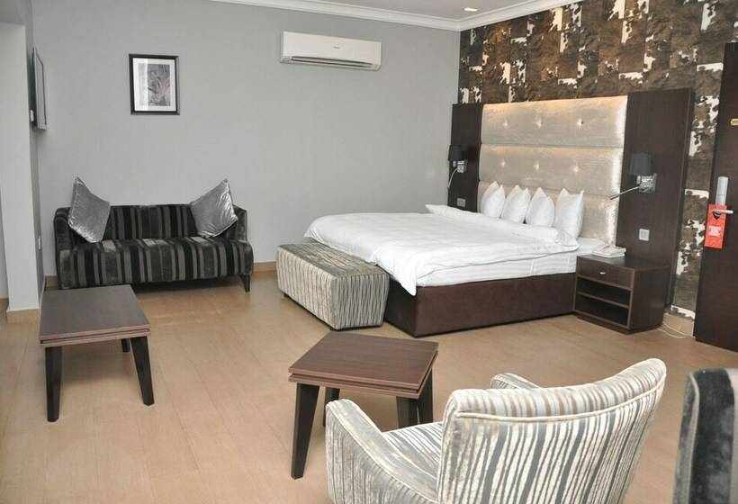 Mini Suite, Tudor House