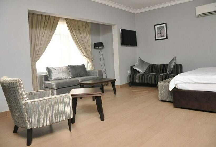 Mini Suite, Tudor House