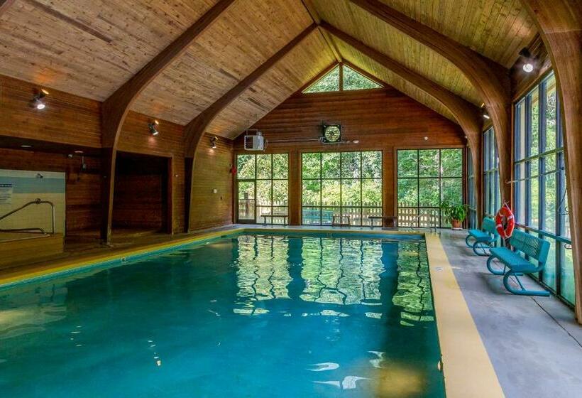 Апартаменты 2 Спальни, Whispering Woods Retreat