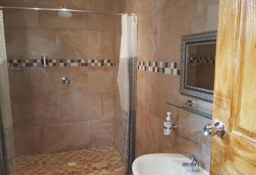 Номер Стандарт Трехместный, Kadichueni Guest House