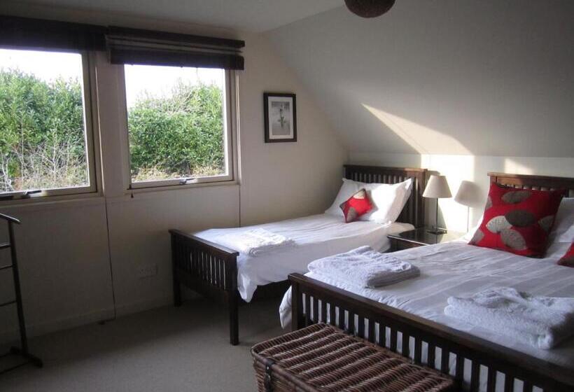 חדר משפחתי, Hare Lodge B&b