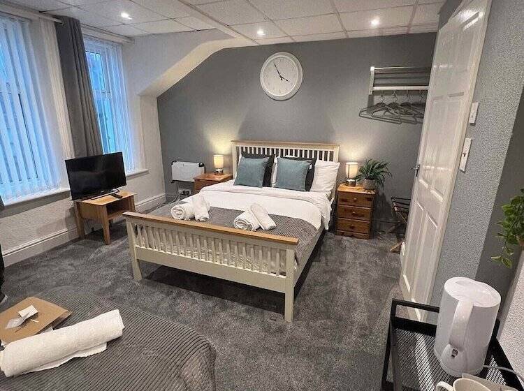 Quarto Familiar, The Wilton