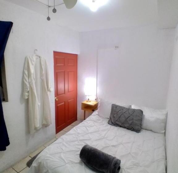 اتاق استاندارد یک نفره, Bluehouse