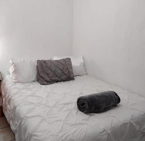 اتاق استاندارد یک نفره, Bluehouse