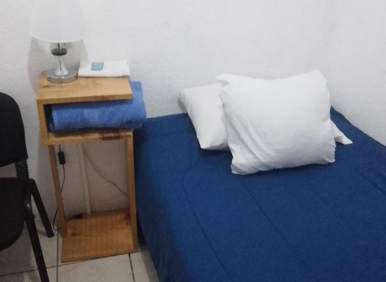 اتاق استاندارد یک نفره, Bluehouse