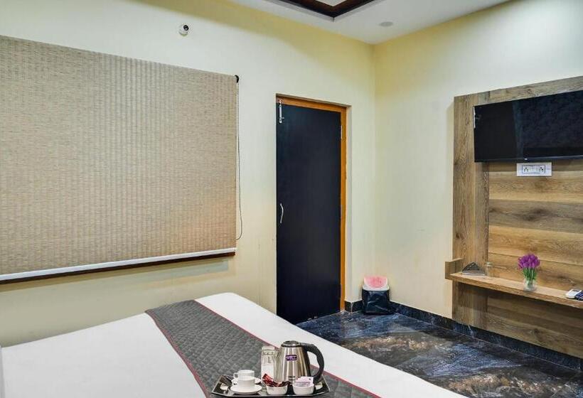 Трехместный Номер Deluxe, Super Townhouse Oak Hotel Ar Ganges Premium