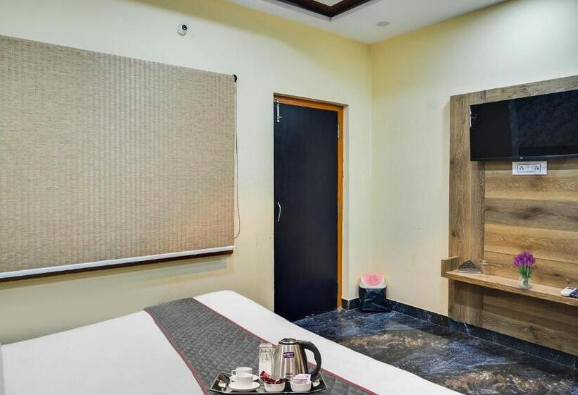 Трехместный Номер Deluxe, Super Townhouse Oak Hotel Ar Ganges Premium