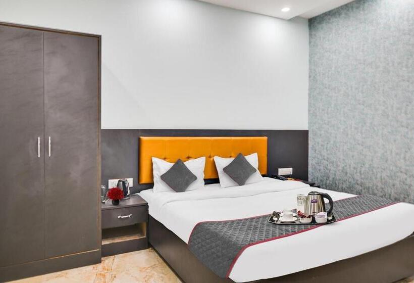 Трехместный Номер Deluxe, Super Townhouse Oak Hotel Ar Ganges Premium