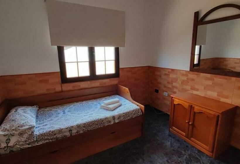 اتاق استاندارد یک نفره, Sunset House