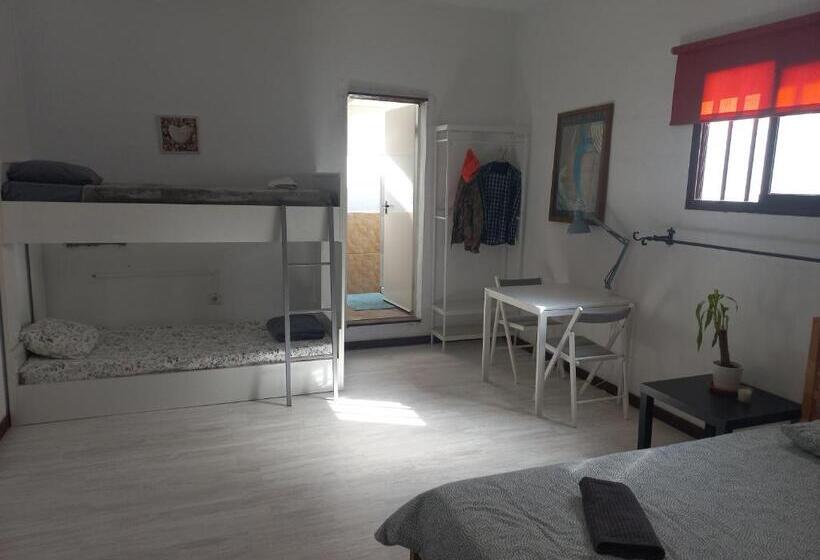 اتاق استاندارد چهار تخته, Sunset House